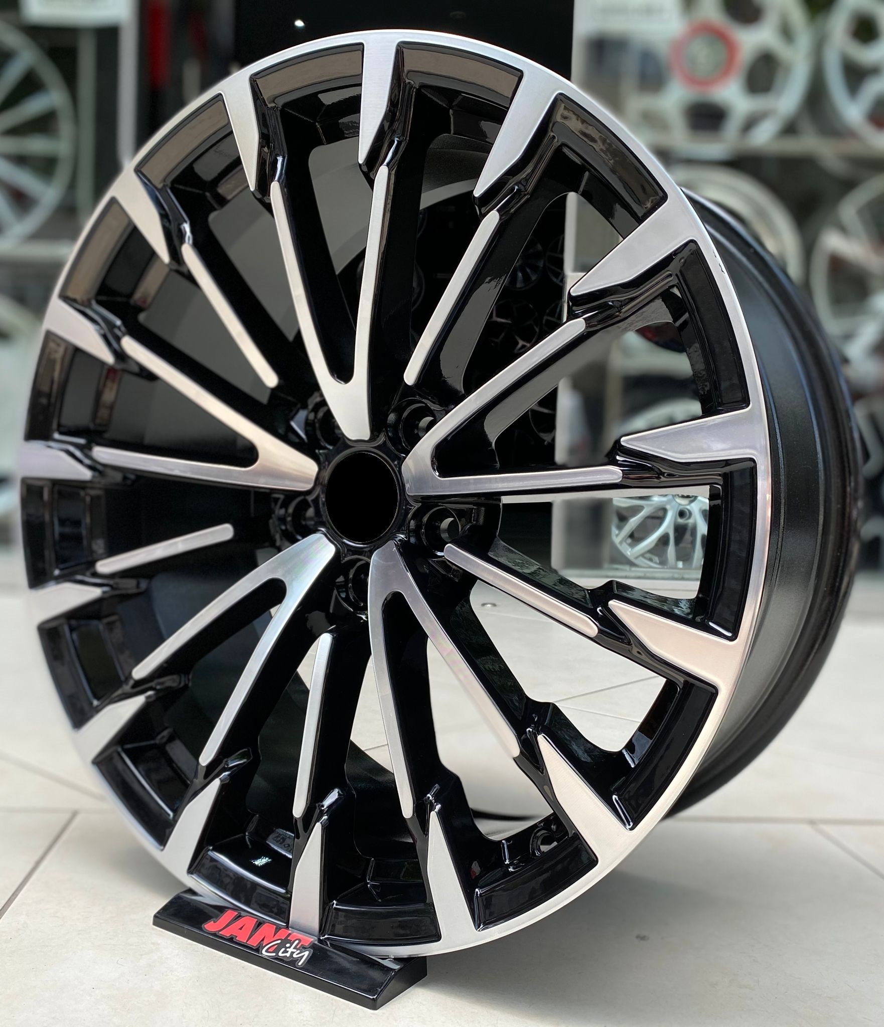 Audi 18 5X112 AUDI RS JANT MODELİ küçük resim 3