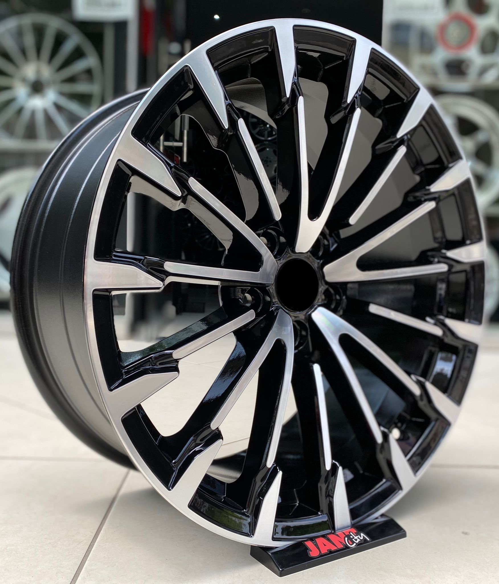 Audi 18 5X112 AUDI RS JANT MODELİ küçük resim 2